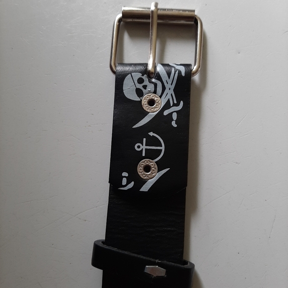 Black leather belt with skulls and anchors removable hardware for buckle - Picture 4 of 5